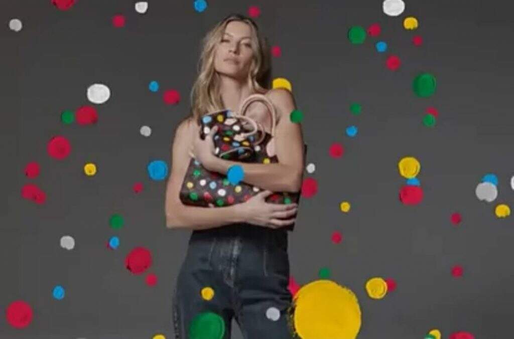 Gisele Bundchen estrela campanha da collab Louis Vuitton x Yayoi Kusama