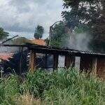 VÍDEO: Fogo destrói casa de madeira no Bairro São Francisco em Campo Grande