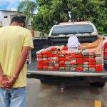 VÍDEO: Após fugir da polícia, homem é preso com tabletes de maconha em residência na Moreninha