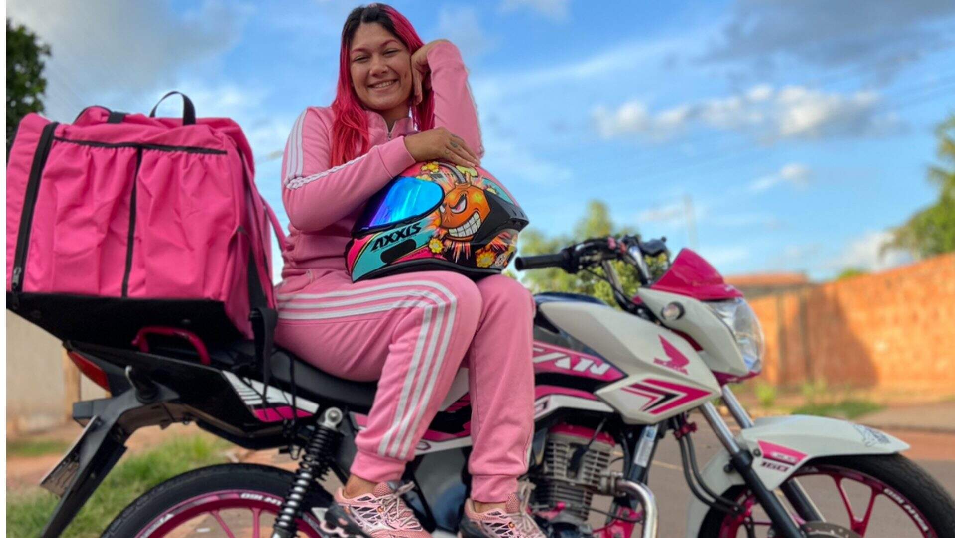 Penélope Charmosa campo-grandense ganhou apelido após turbinar moto rosa