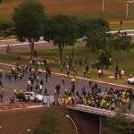 VÍDEO: Manifestantes em Brasília fazem ato para pedir intervenção e prisão de Lula