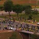 VÍDEO: Manifestantes em Brasília fazem ato para pedir intervenção e prisão de Lula