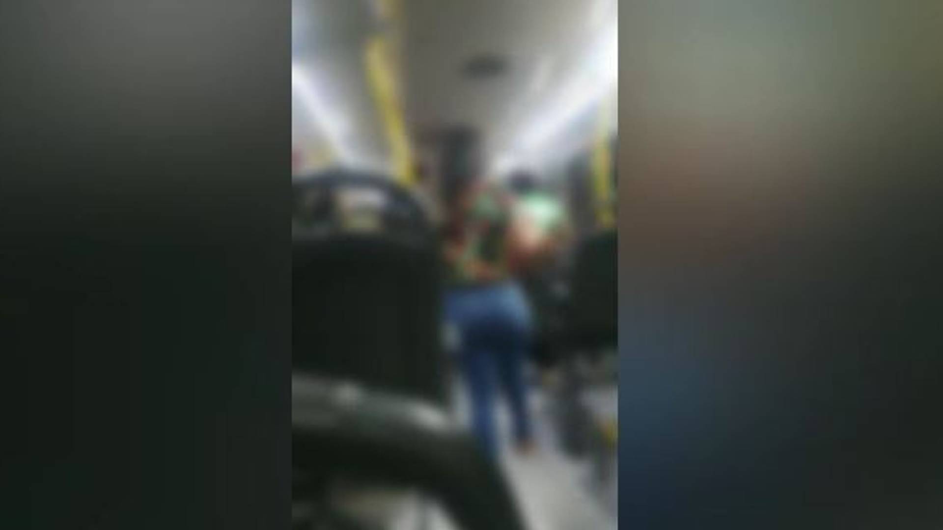 VÍDEO: Briga entre motorista de ônibus e passageiro tem socos, tapas e vai parar na delegacia