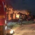 VÍDEO: morador acorda com casa pegando fogo em cidade de MS