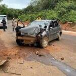 Motorista bêbado perde controle, bate em árvore e passageira morre em acidente