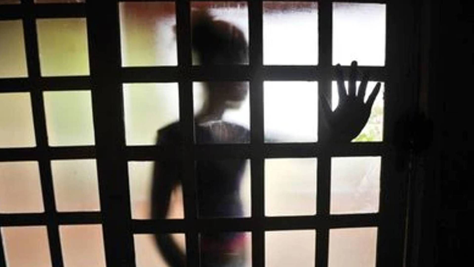 Adolescente é estuprada pelo padrasto e levada para ‘sala da justiça’ em ritual de perdão