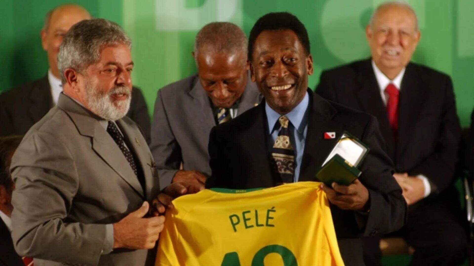 Lula irá ao velório de Pelé na manhã de terça-feira, afirma Planalto