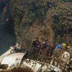 Com 72 passageiros, avião cai em encosta no Nepal e provoca estragos em cidade