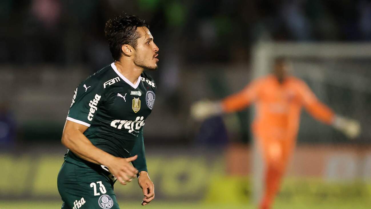 Golaço de Raphael Veiga garante primeira vitória do Palmeiras no Paulistão