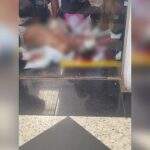 VÍDEO: Homem é espancado em supermercado da Guaicurus e agressor foge em moto