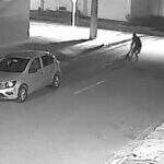 VÍDEO: câmeras flagraram motorista de app que tirou mulher de carro pelos cabelos e a roubou