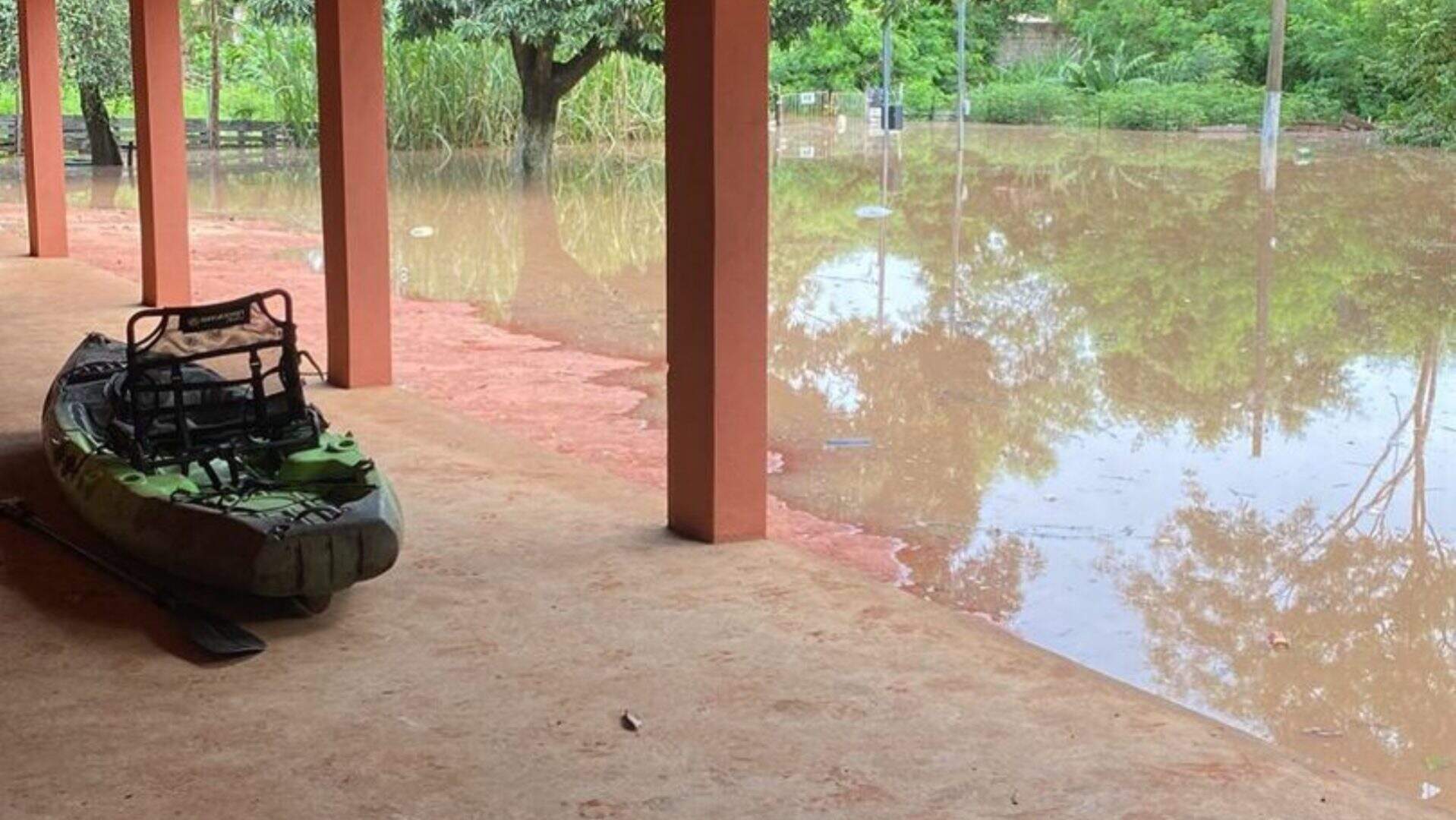 Rio Aquidauana sobe para 7,20 metros e ameaça invadir residência de moradores