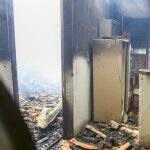 Casa no Rancho Alegre pega fogo e fica destruída após incêndio