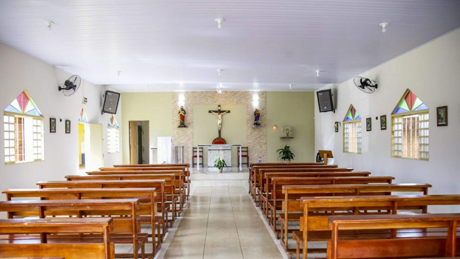 Em busca da igreja simples