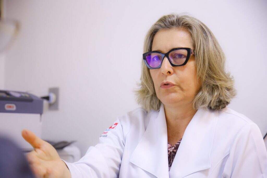 Médica Adriane Bovo explica sobre câncer de mama e útero