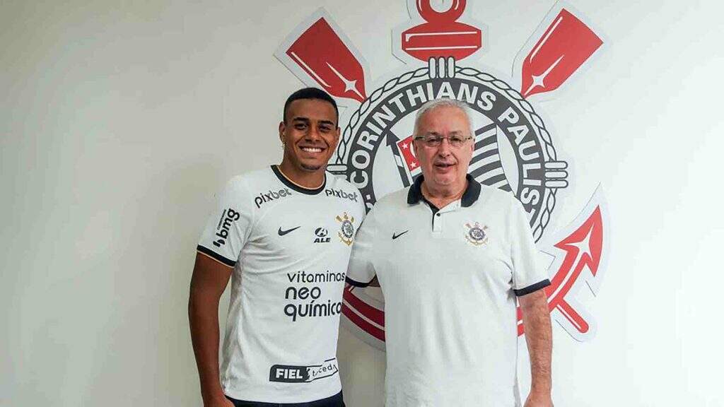 Murillo e Roberto de Andrade; zagueiro renovou com o Corinthians. (Foto: Raphael Oliveira/Ag. Corinthians)