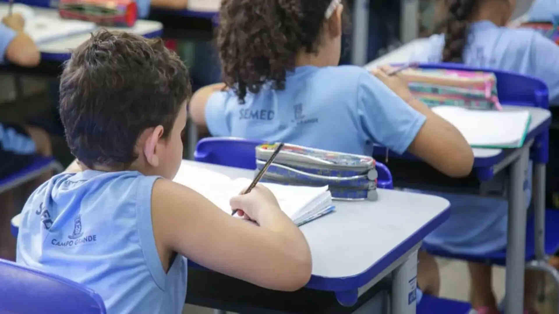 Aquisição dos uniformes escolares da Reme pode custar mais de R$ 60 milhões