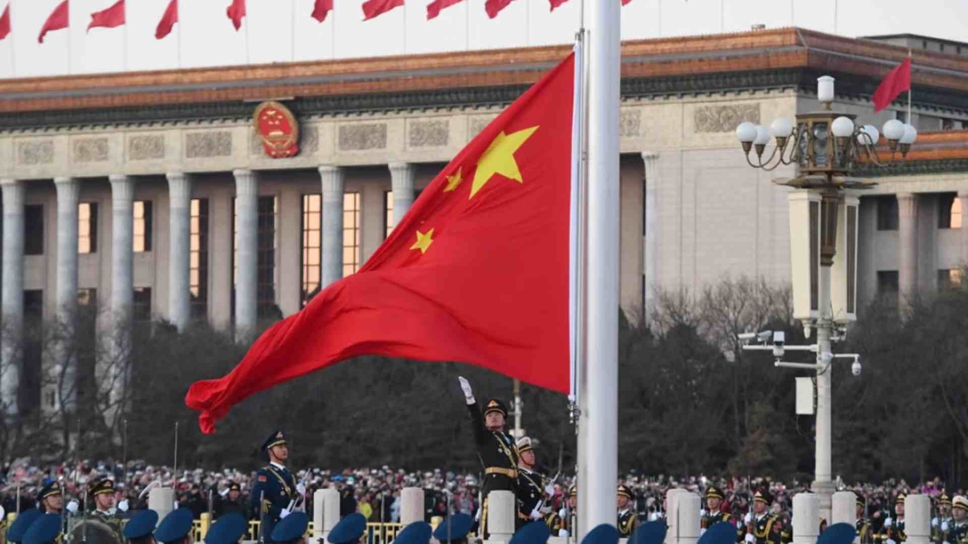 China condena cidadão americano de 78 anos à prisão perpétua por acusações de espionagem