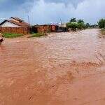Meia hora de chuva deixa moradores de Ribas do Rio Pardo ‘ilhados’