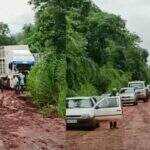 Chuva transforma estrada do Nabileque em lamaçal e revolta moradores: ‘tenho barro no sangue’
