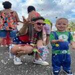 Famílias, fantasiados e gringos aproveitam bloco de Carnaval em Campo Grande