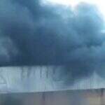 Incêndio destrói depósito de pneus na fronteira; proprietário é brasileiro