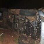 Hilux capota na BR-060 e pai e filho morrem em acidente em Mato Grosso do Sul