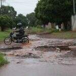 Com obras de asfalto paradas, Nova Lima tem lama e ruas intransitáveis em dia de chuva