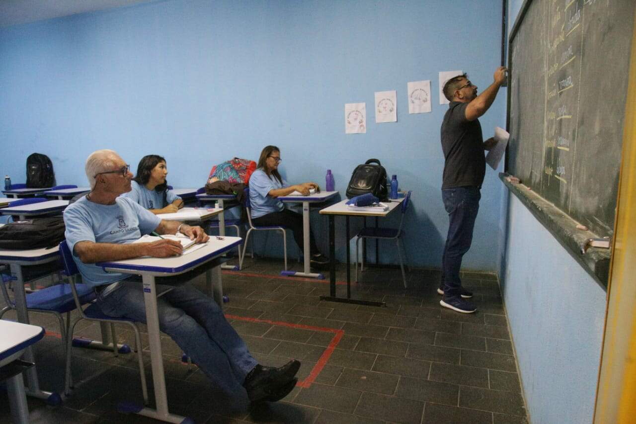 Sonho de ler e escrever abre portas para adultos em Campo Grande: “a gente sem estudo não é nada”