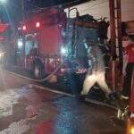 Incêndio destrói veículos em oficina de funilaria e pintura na Vila Piratininga
