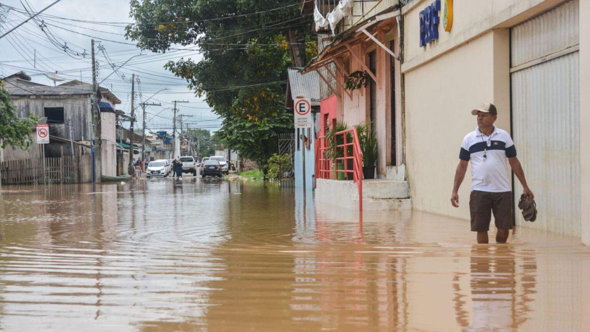 Com milhares sem abrigo, Rio Branco deve sofrer com mais chuvas fortes