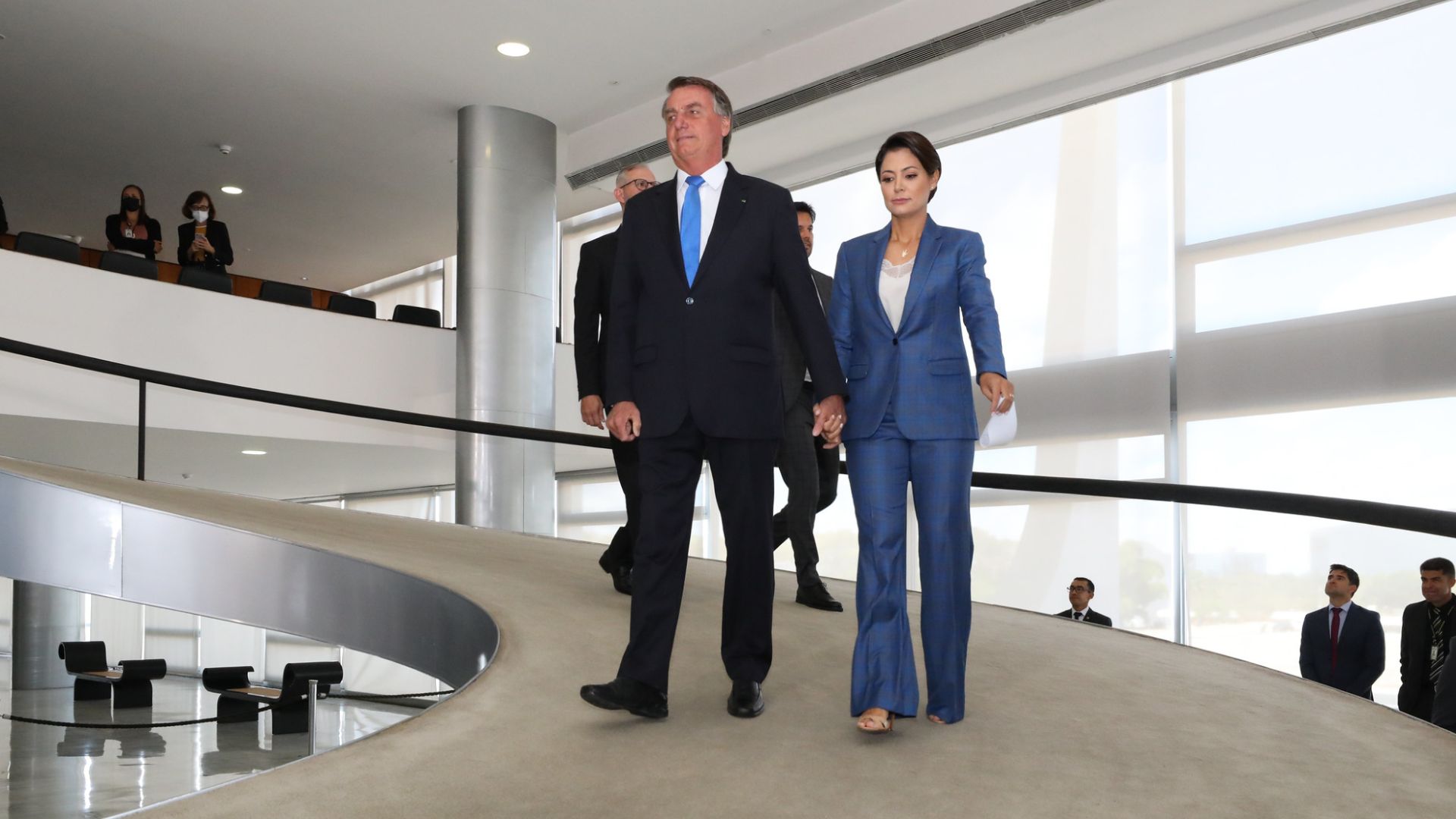 Governo Bolsonaro agiu para liberar joias de R$ 16,5 milhões para presidente e Michelle