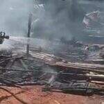 VÍDEO: Casal fica desabrigado após incêndio destruir barraco no Noroeste