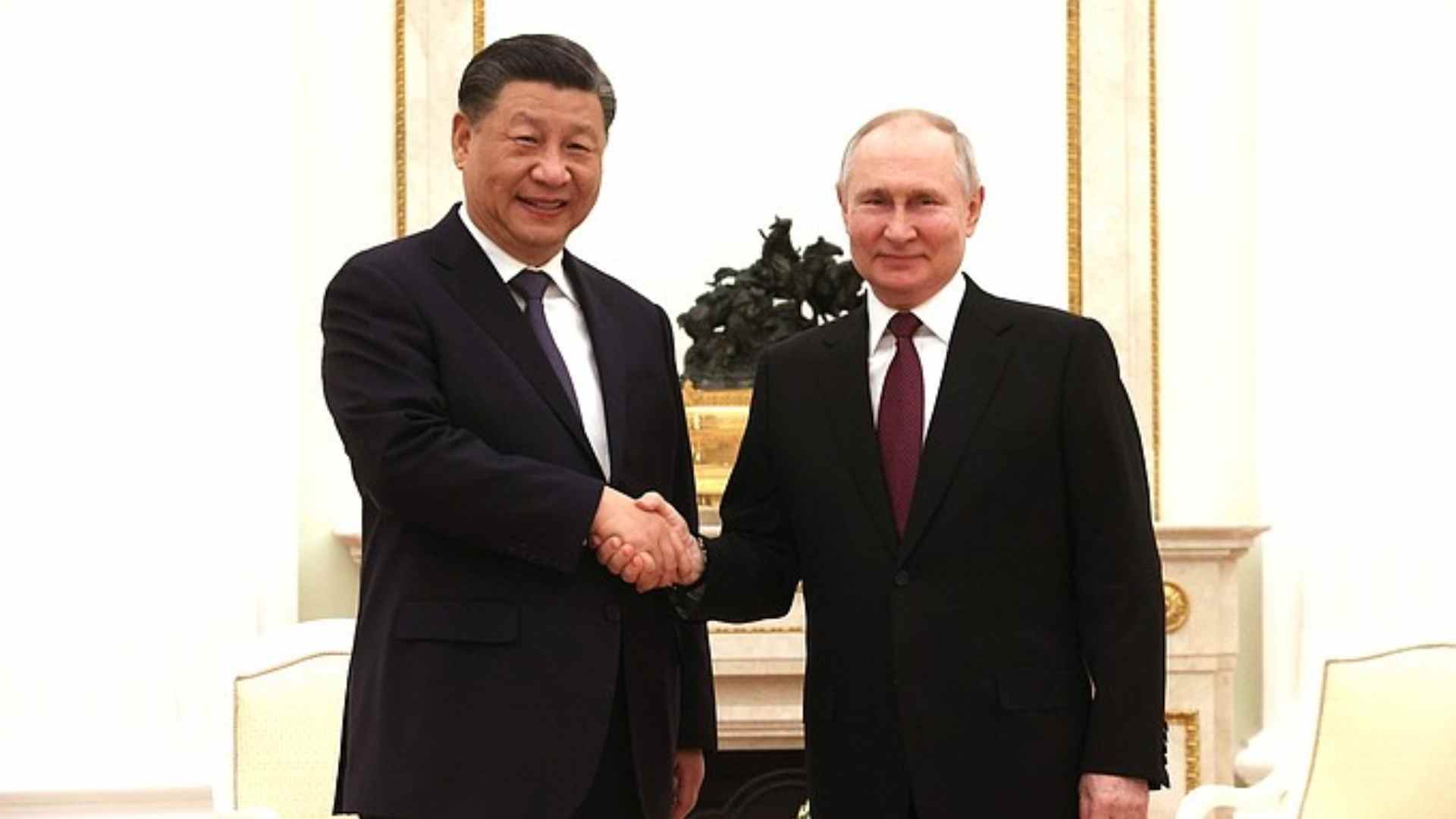 Xi Jinping alertou Putin contra o uso de armas nucleares na Ucrânia, diz jornal