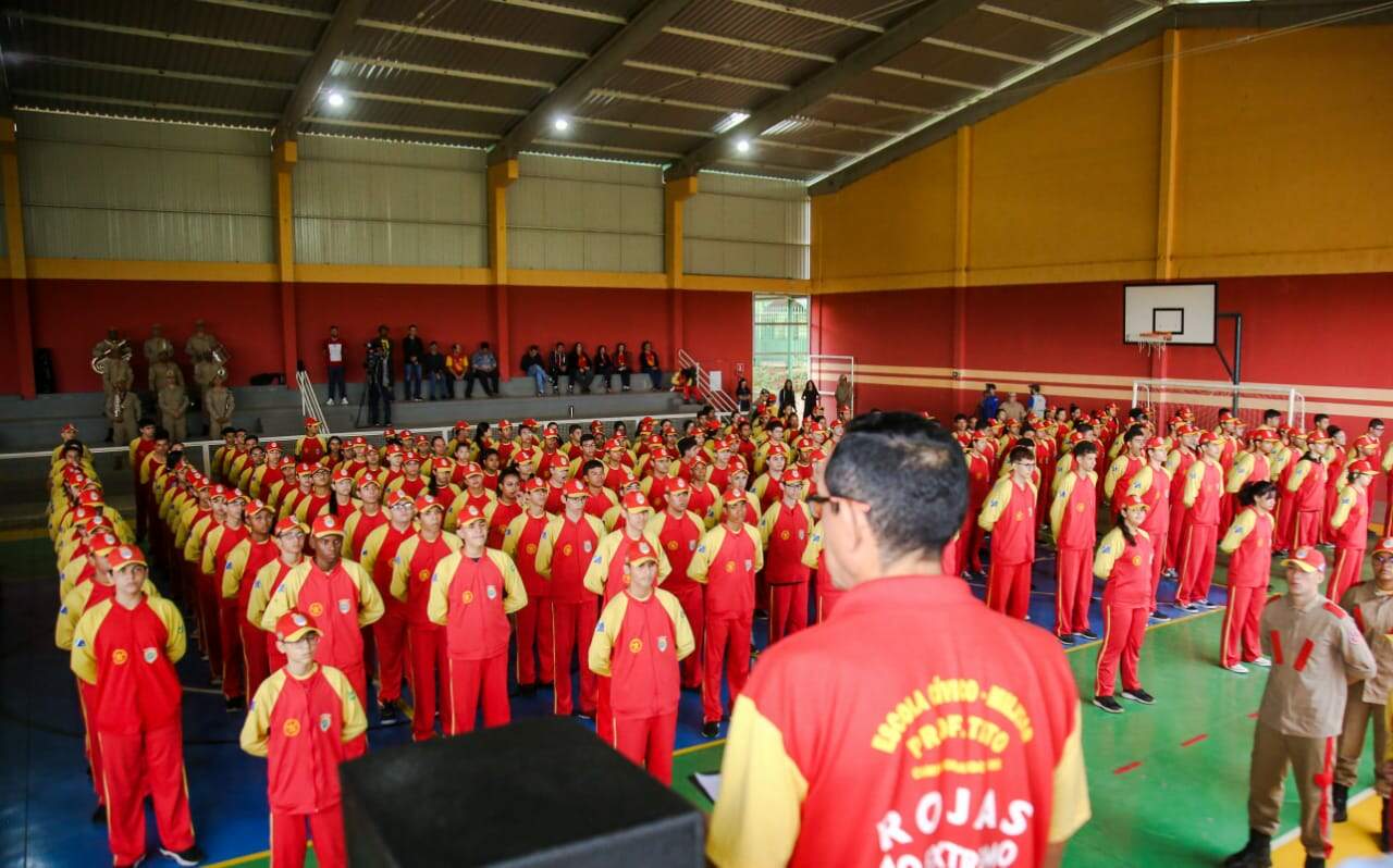 Governo Lula encerra programa de escola cívico-militar de Bolsonaro