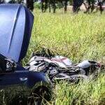 Carro arrasta motocicleta e homem “voa” em acidente de trânsito