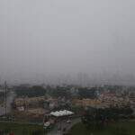 Chuva forte chega e deve derrubar temperaturas em Campo Grande