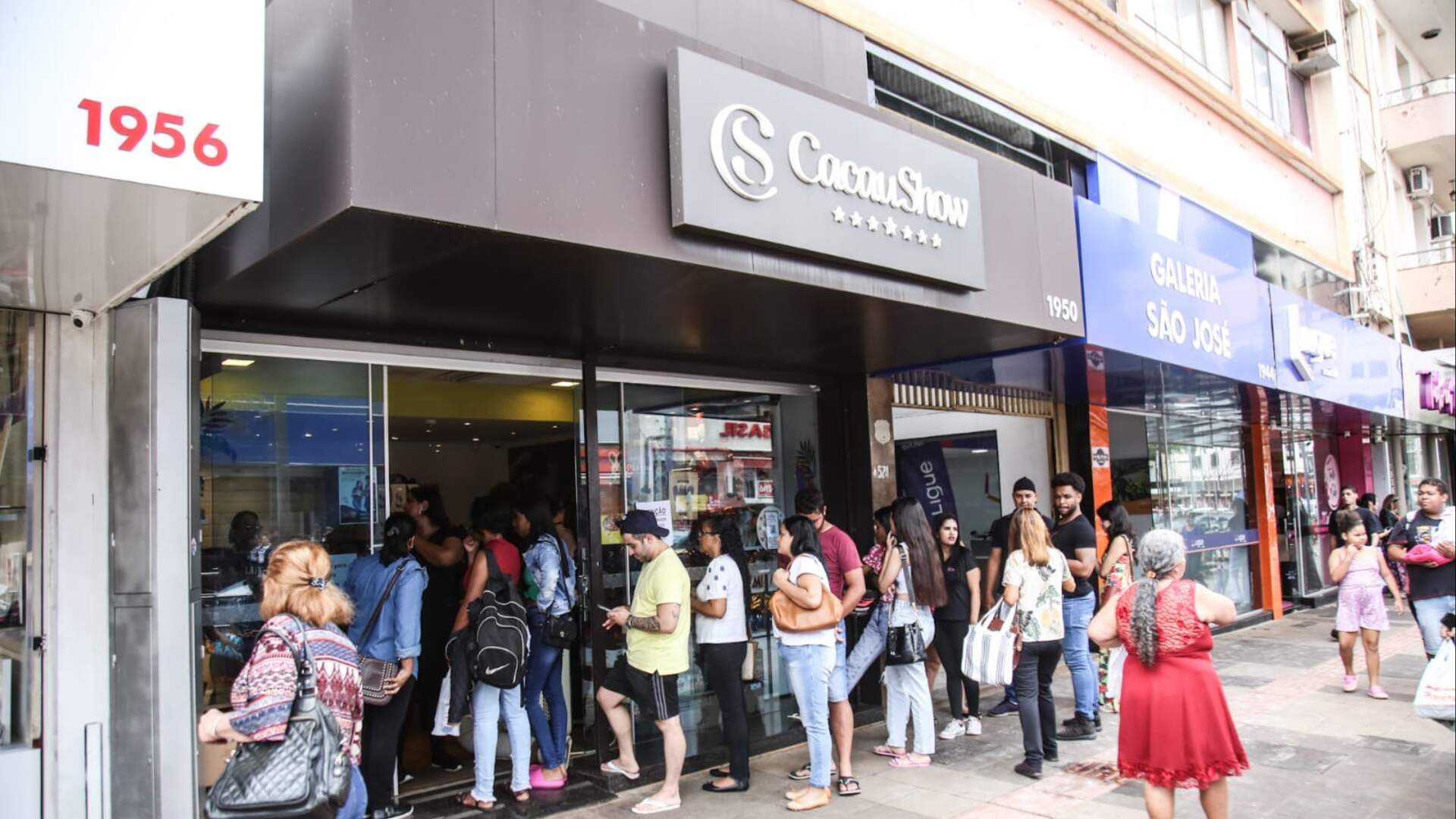 Véspera de Páscoa lota Centro de Campo Grande por procura de última hora por chocolate
