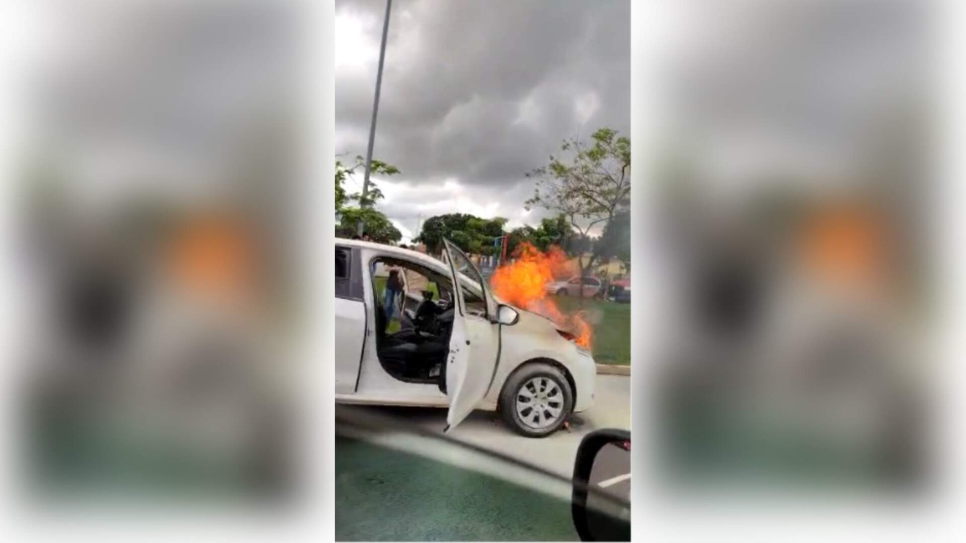 VÍDEO: Carro pega fogo no centro de Caxias do Sul