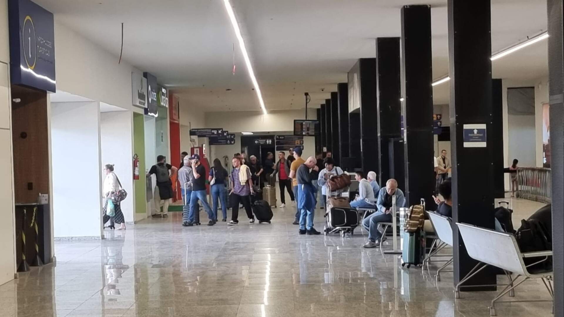Passageiros têm voo cancelado sem aviso em Campo Grande e realocação demora 5h
