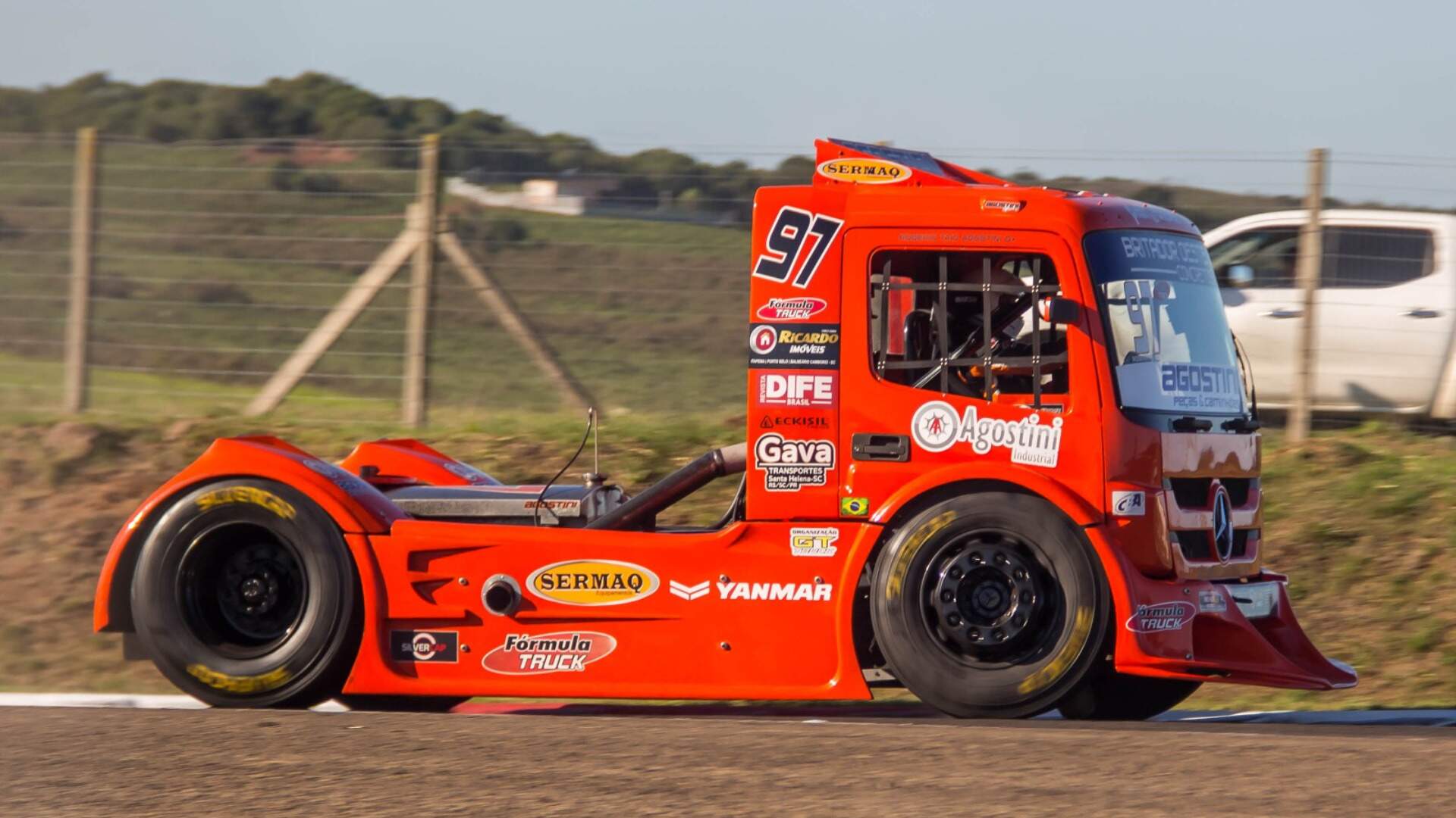 Catarinense larga na frente em Fórmula Truck, disputada no Uruguai