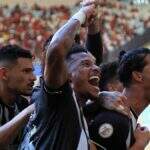 Botafogo vence Flamengo em grande clássico e lidera o Brasileirão