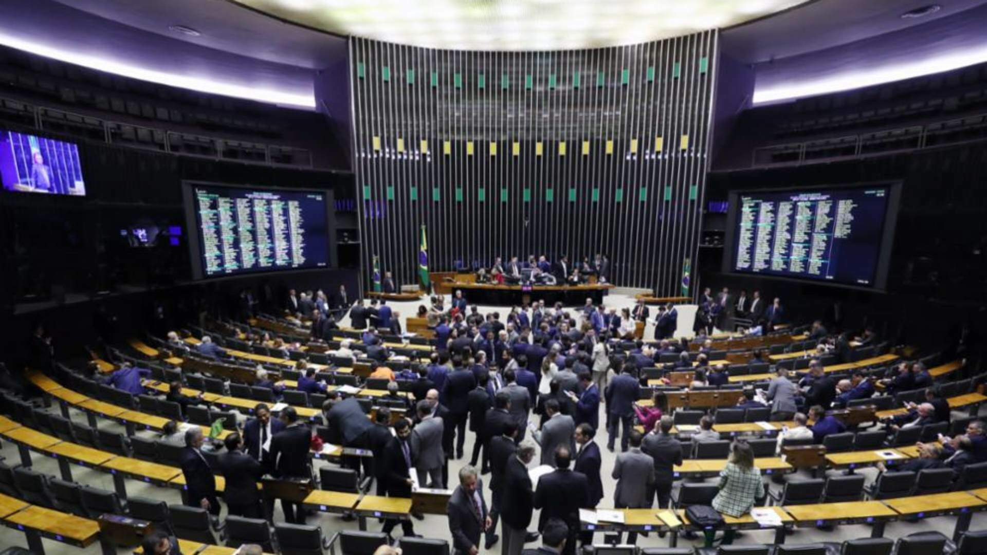 Com votos favoráveis de MS, Câmara aprova regime de urgência para votação da PL das fake news
