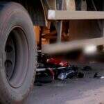 Piloto de motocicleta morre ao ser atropelado e arrastado por caminhão no Jardim Anache