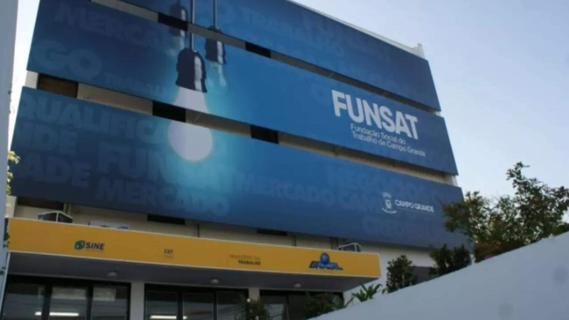 Com destaque para operador de caixa sem experiência, Funsat começa dezembro ofertando 2 mil vagas