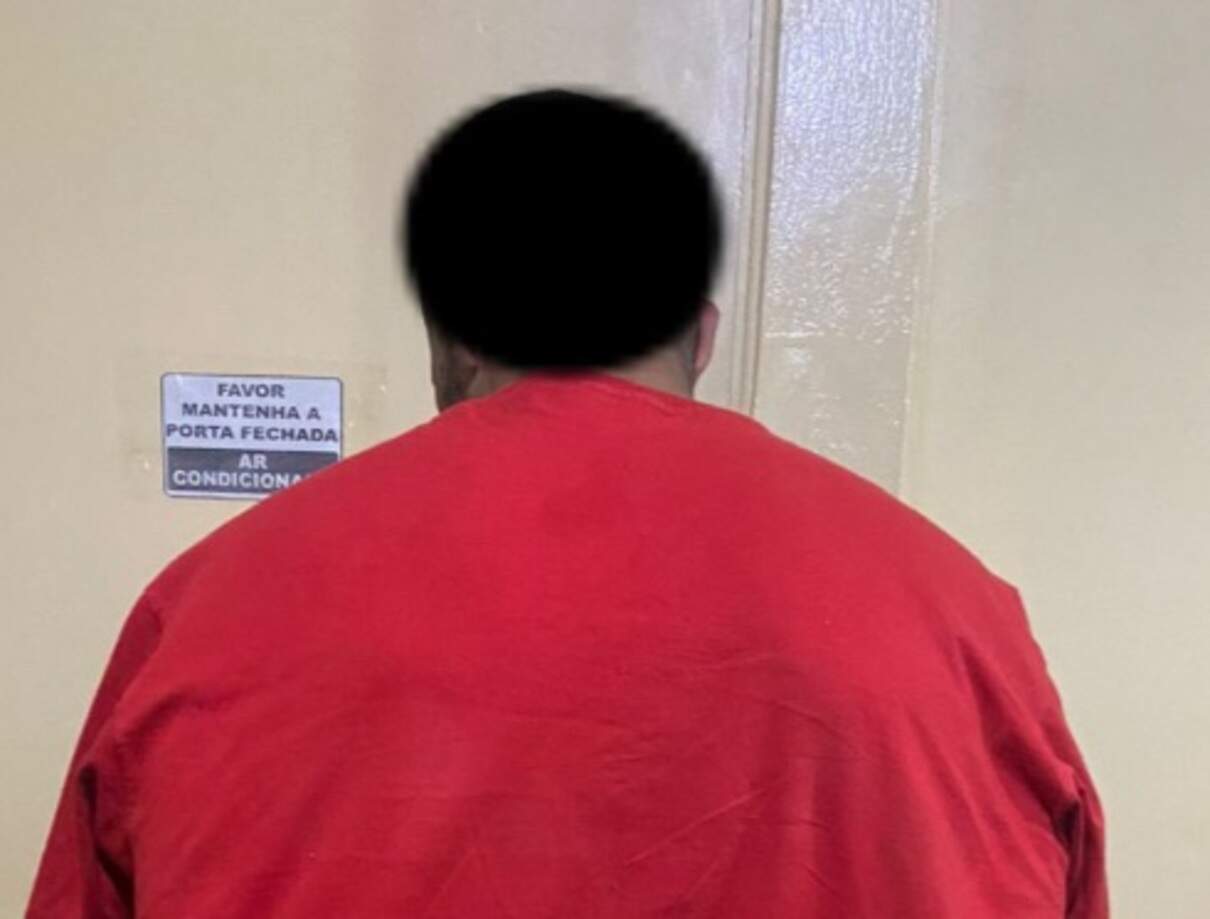 Homem é preso em flagrante por espancar sua convivente de 16 anos