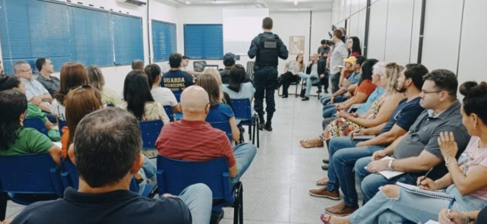 Polícia Militar realiza palestra em secretaria de Educação de Dourados