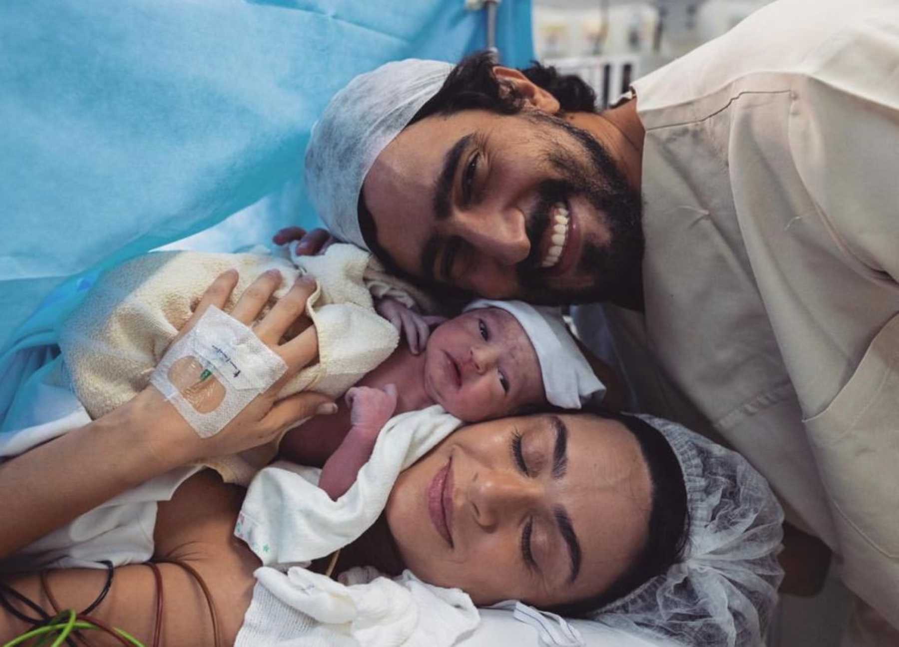 ‘Meu milagre’: Thaila Ayala usa rede social para anunciar chegada da filha caçula