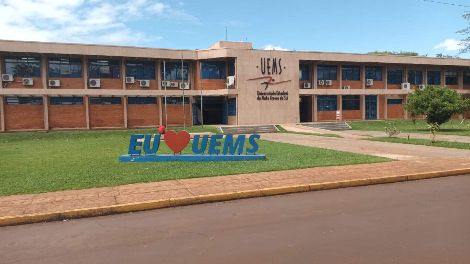 Com salário de R$ 9,7 mil, segue aberto inscrições para professor de educação física na UEMS