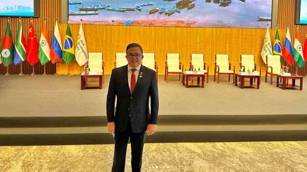 Após chegar em Pequim, Vander participa de reuniões e se encontra com presidente da China